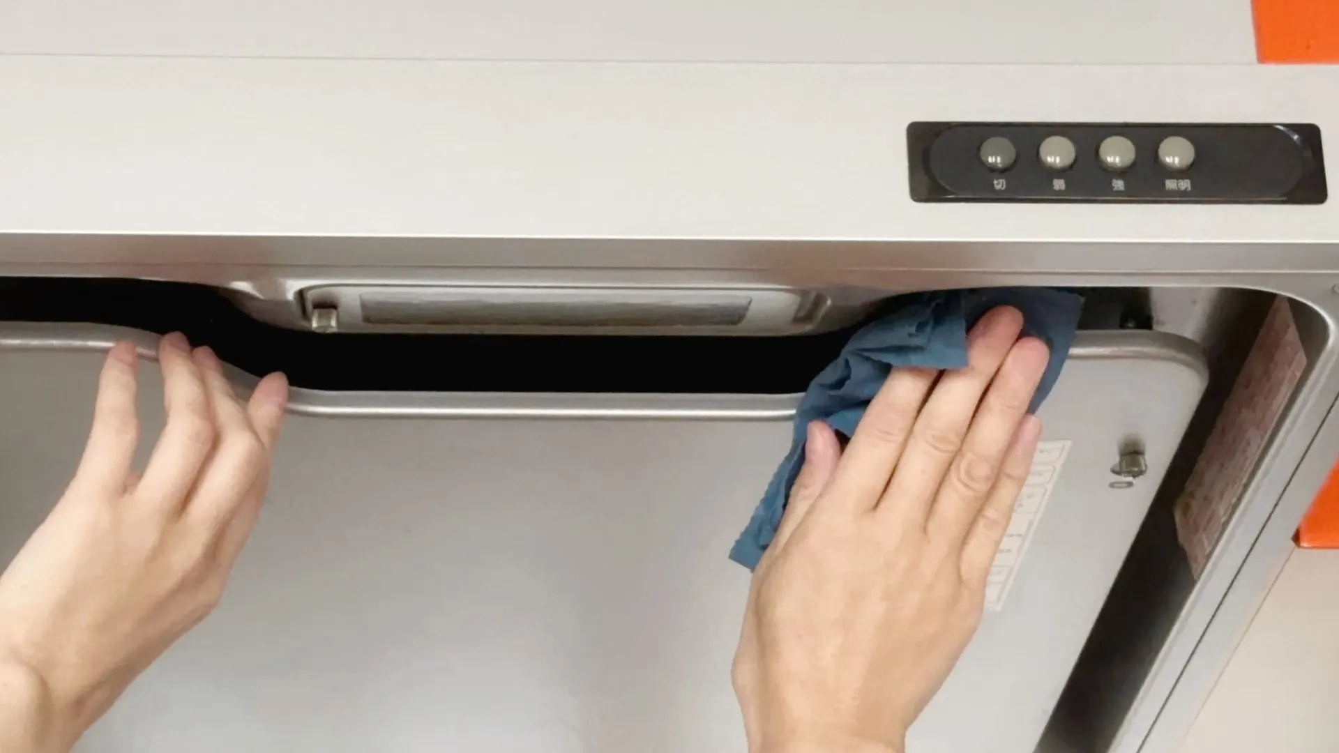 レンジフード（換気扇）の掃除手順は？注意点やキレイに保つ方法も解説